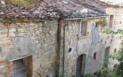 Casa semi indipendente in Vendita a MONTAZZOLI