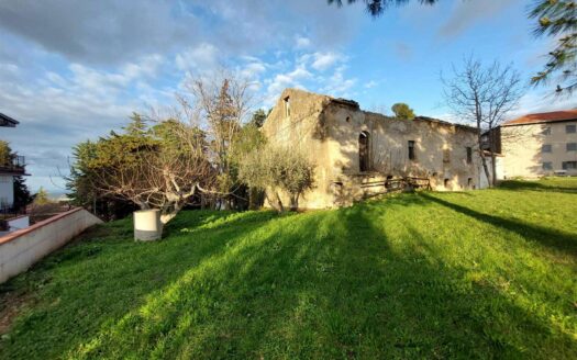 Rustico casale in Vendita a CASTEL FRENTANO