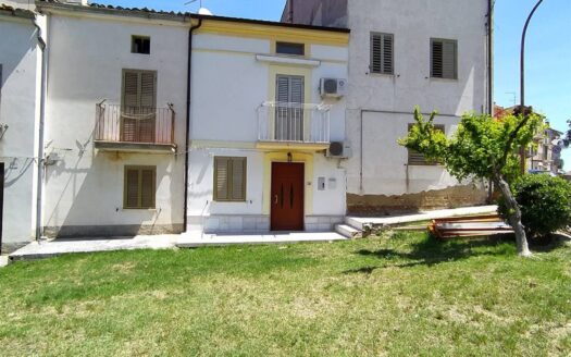 Casa semi indipendente in Vendita a CASTEL FRENTANO