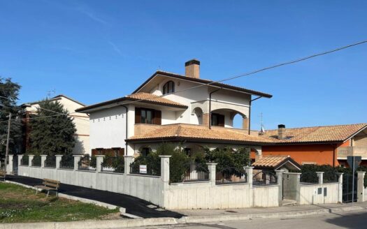 Villa in Vendita a TREGLIO
