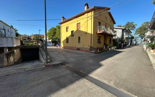 Garage / Posto auto in Vendita a FRISA